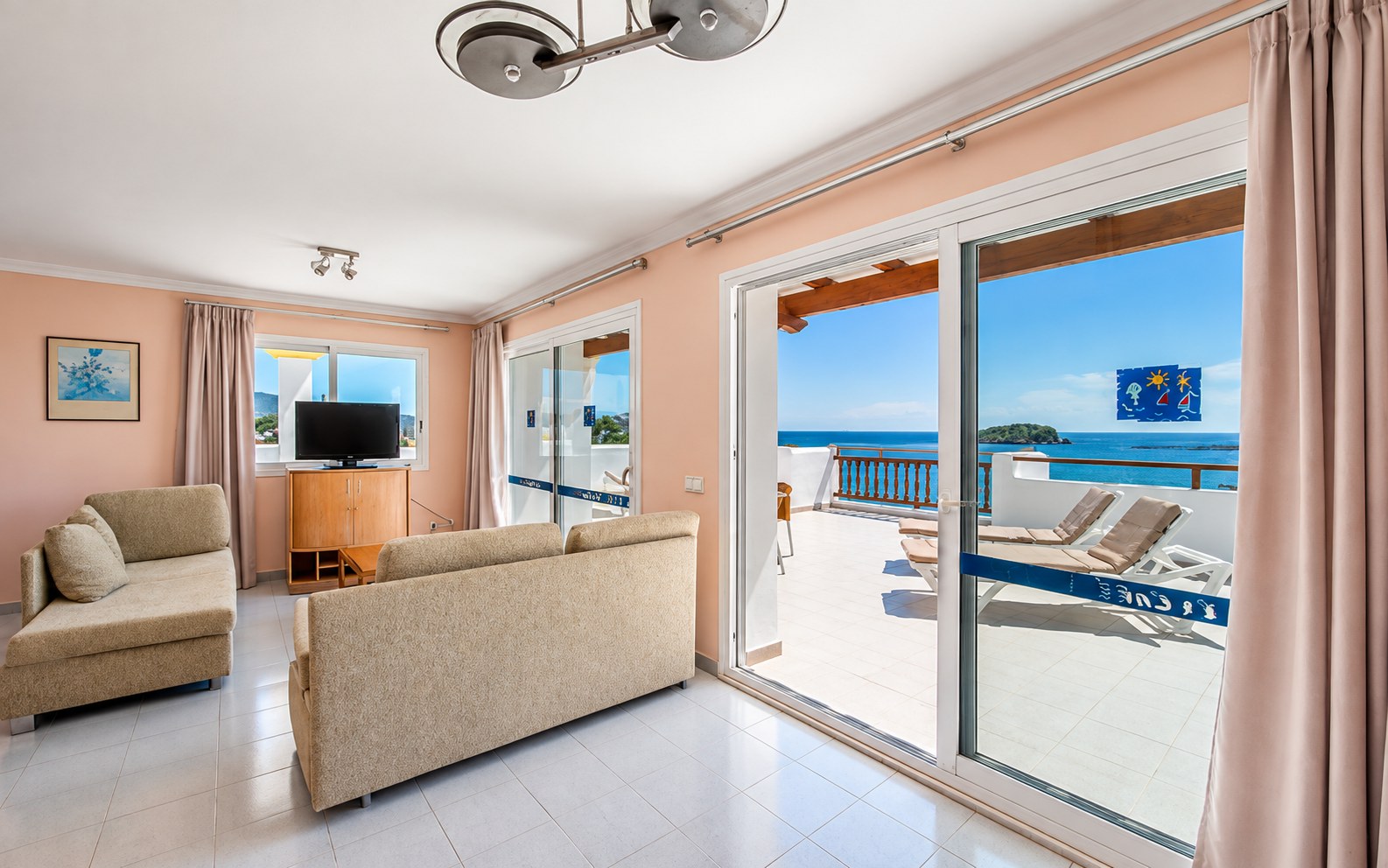 Ático 402 lounge opening to a large terrace overlooking the sea